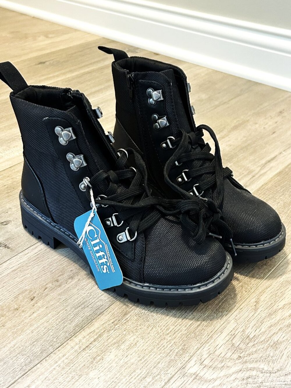 NWT Cliffs by White Mountain black boots, size 7M